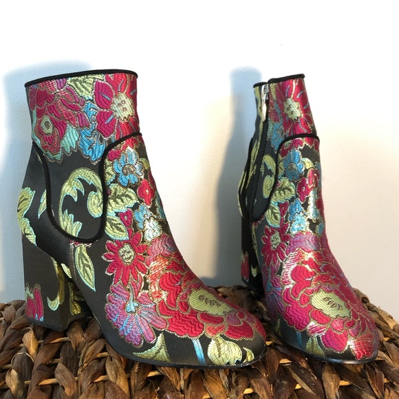 Marc Fisher | Floral Embroidered 'Jana' Ankle Bootie | Size 6 - Picture 2 of 13
